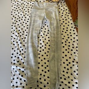 Lululemon White Camo Leggings Size 6